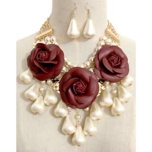 Chunky Rose Pearl Bib Necklace